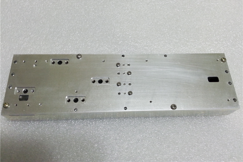 Anteennada diyaarinta Waveguide Planar Slotted (3)